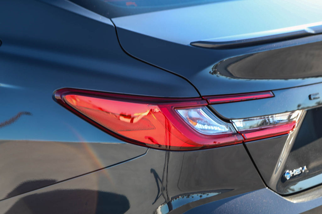 Thumbnail: 2025 Toyota Camry - 21