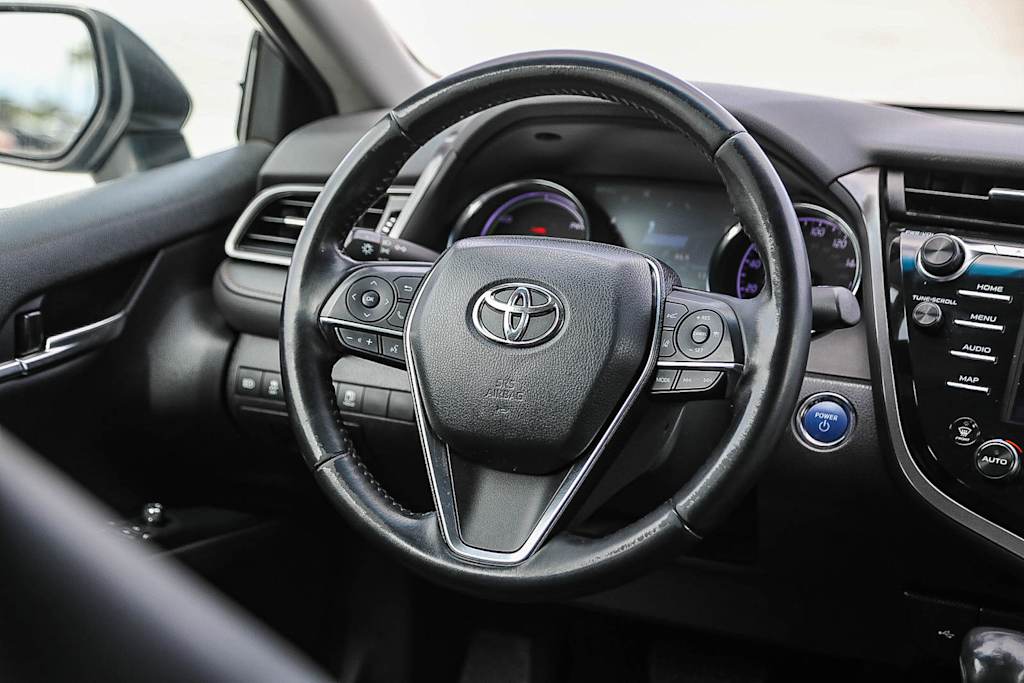 Thumbnail: 2020 Toyota Camry - 13