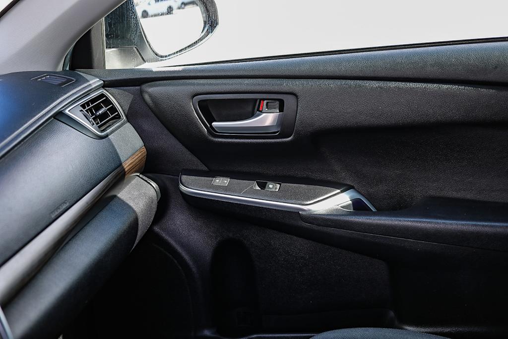 Thumbnail: 2015 Toyota Camry - 23