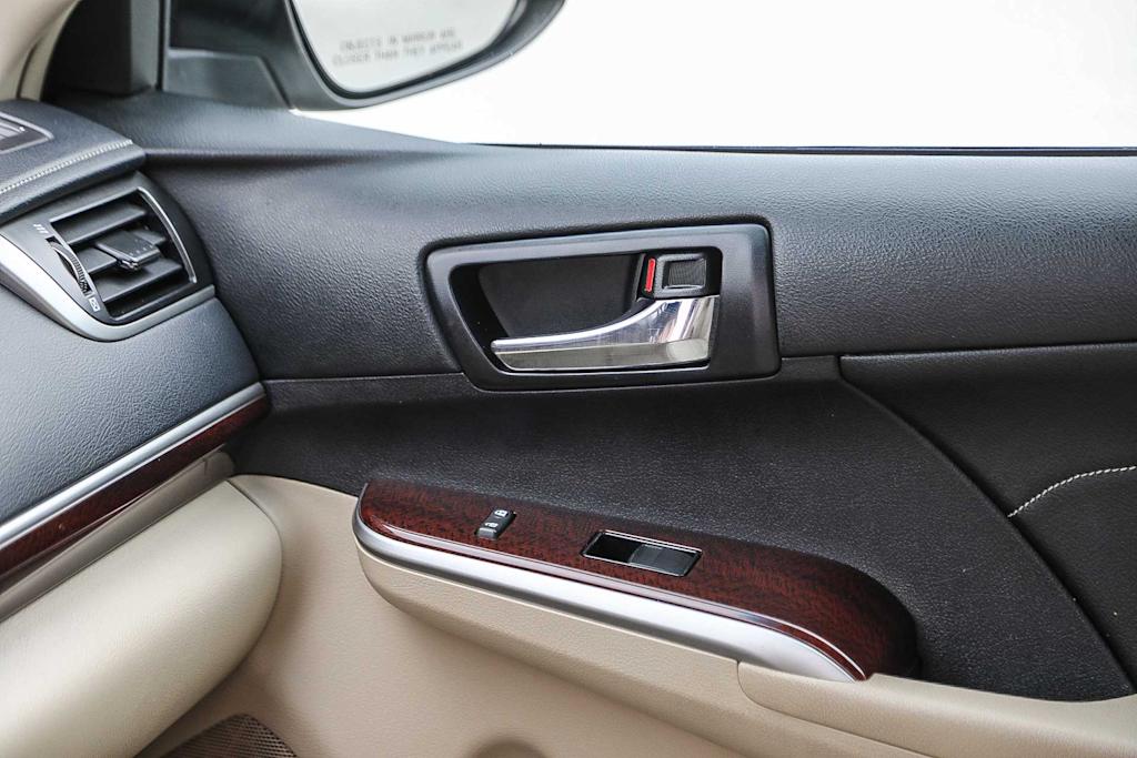 Thumbnail: 2013 Toyota Camry - 24