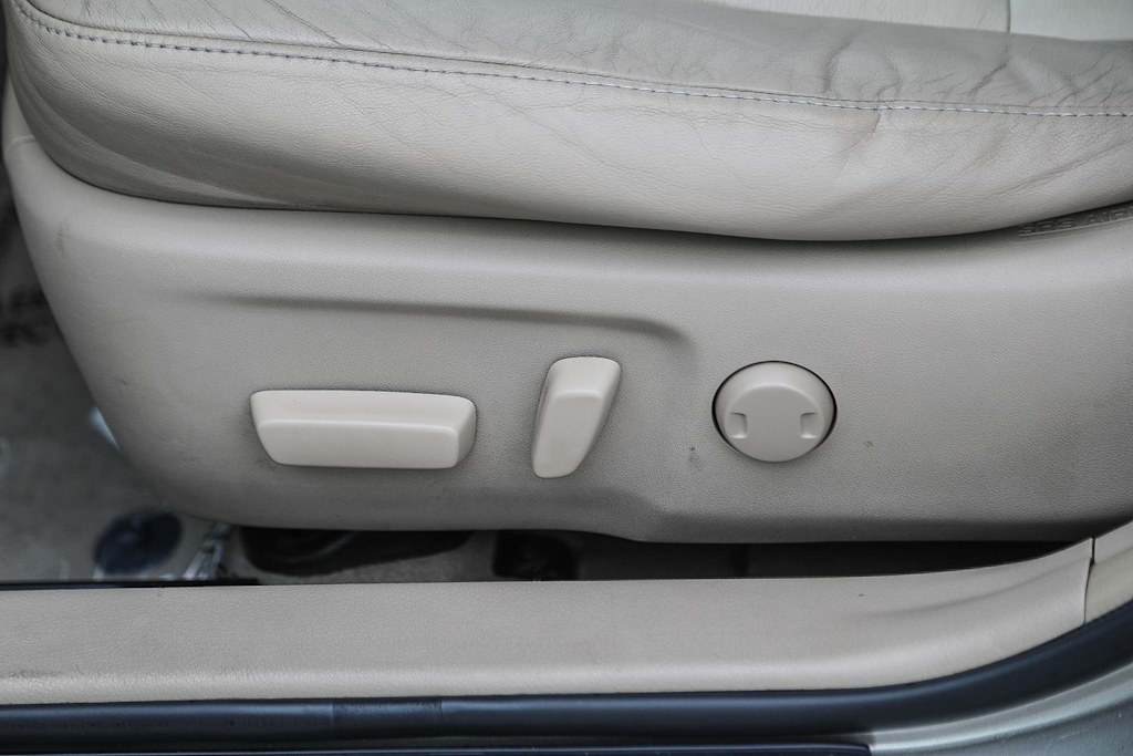 Thumbnail: 2013 Toyota Camry - 23