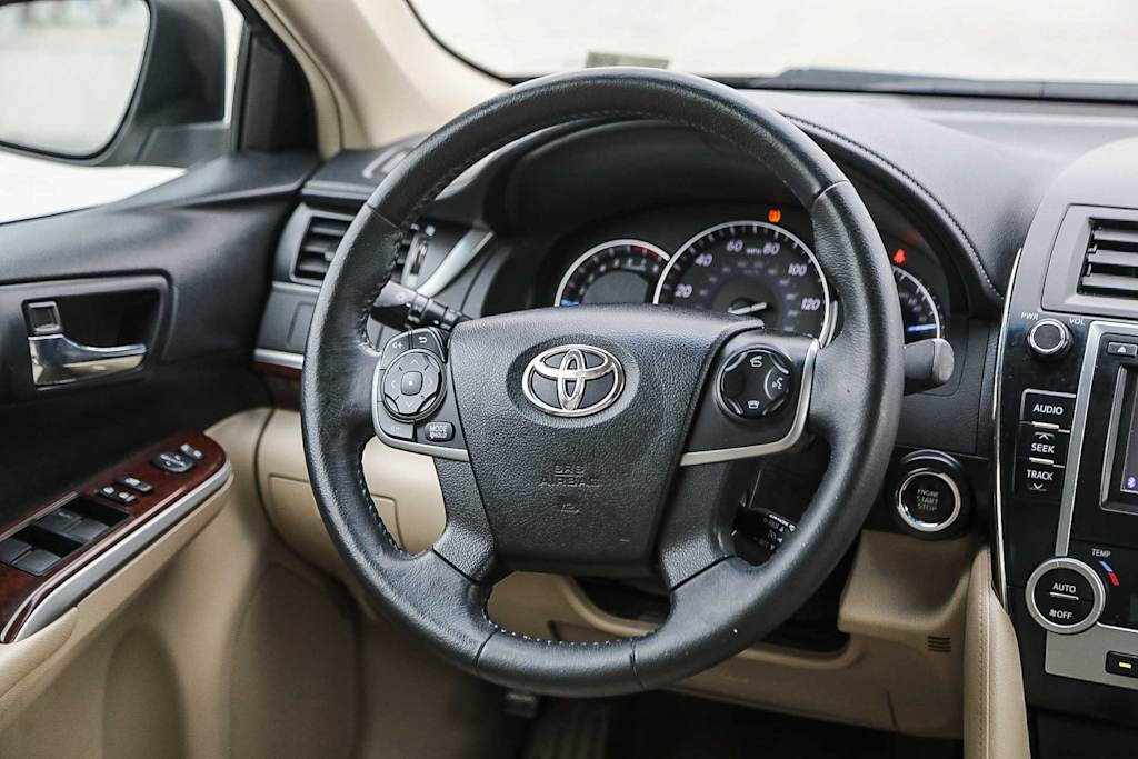 Thumbnail: 2013 Toyota Camry - 13