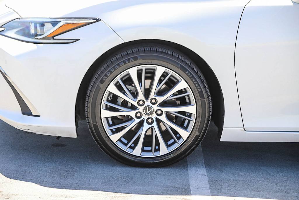 Thumbnail: 2019 Lexus ES - 6