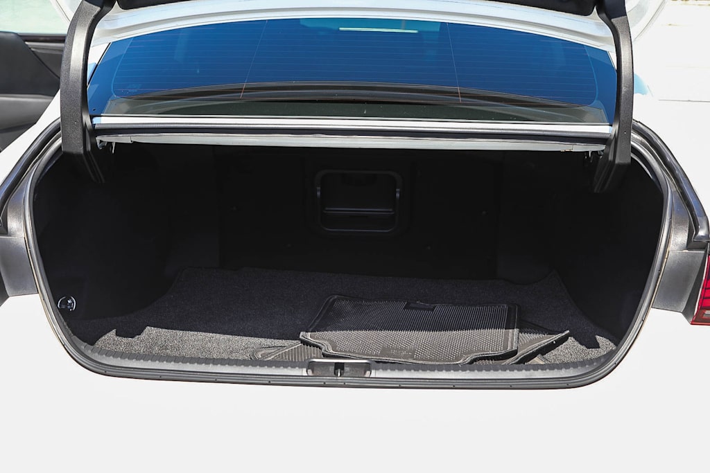 Thumbnail: 2019 Lexus ES - 16
