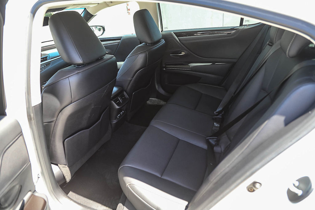 Thumbnail: 2019 Lexus ES - 11