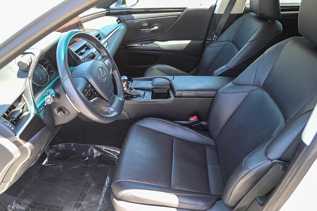 Thumbnail: 2019 Lexus ES - 10