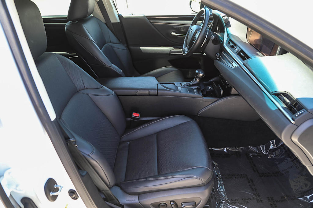 Thumbnail: 2019 Lexus ES - 9