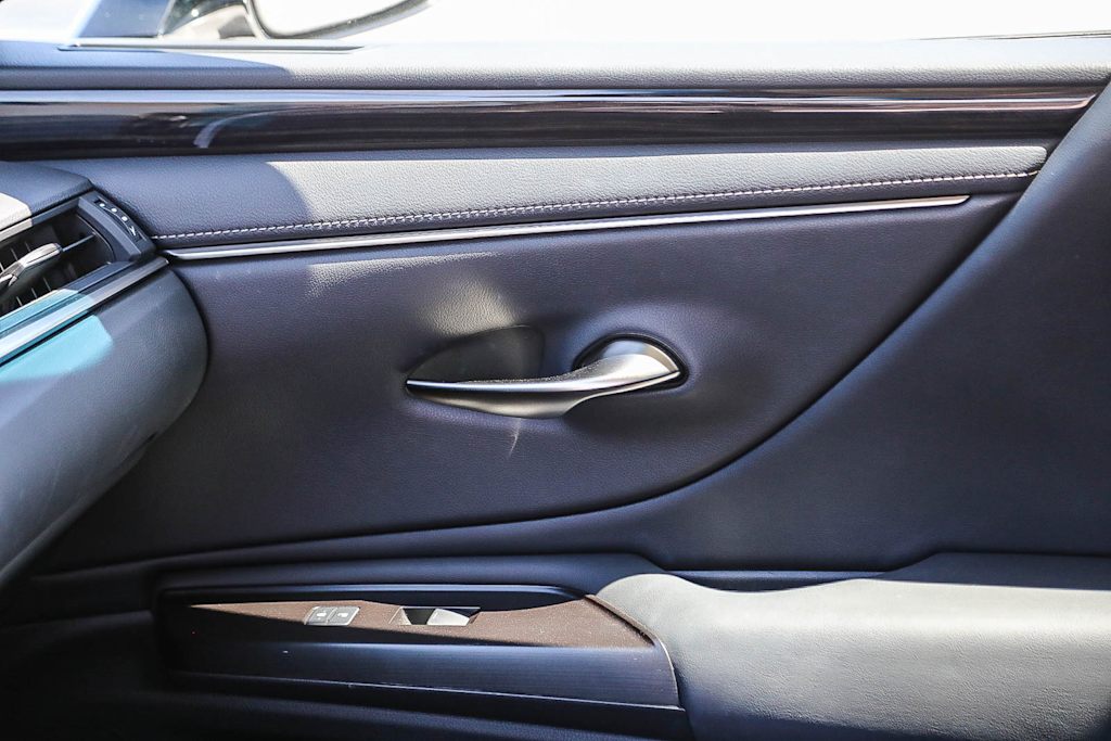 Thumbnail: 2019 Lexus ES - 23
