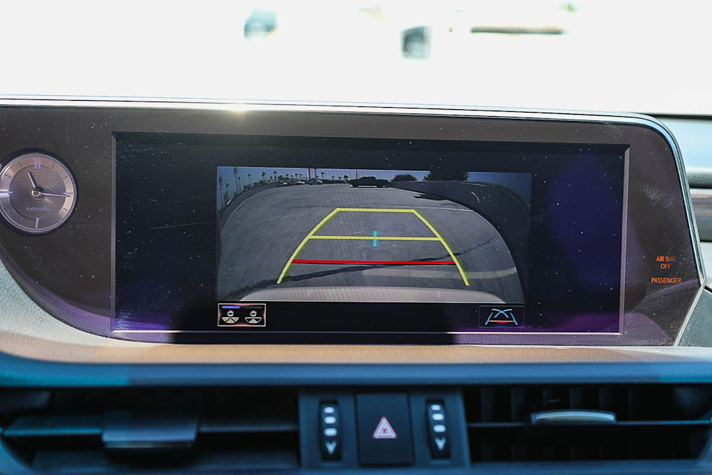 Thumbnail: 2019 Lexus ES - 24