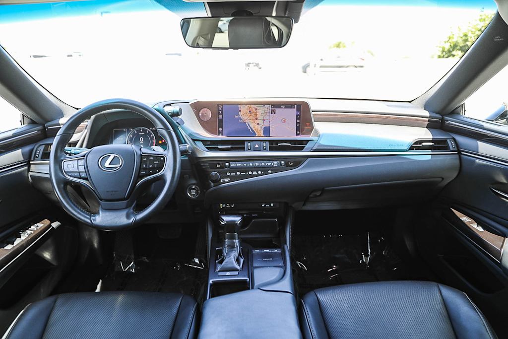 Thumbnail: 2019 Lexus ES - 2