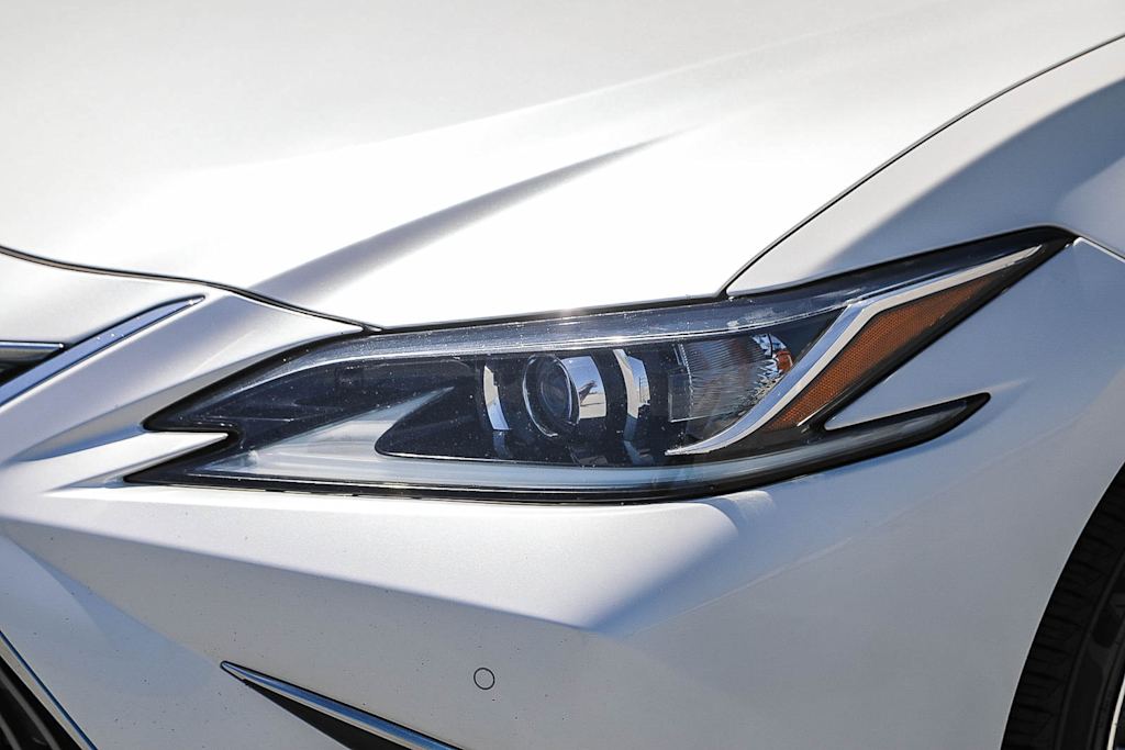 Thumbnail: 2019 Lexus ES - 19