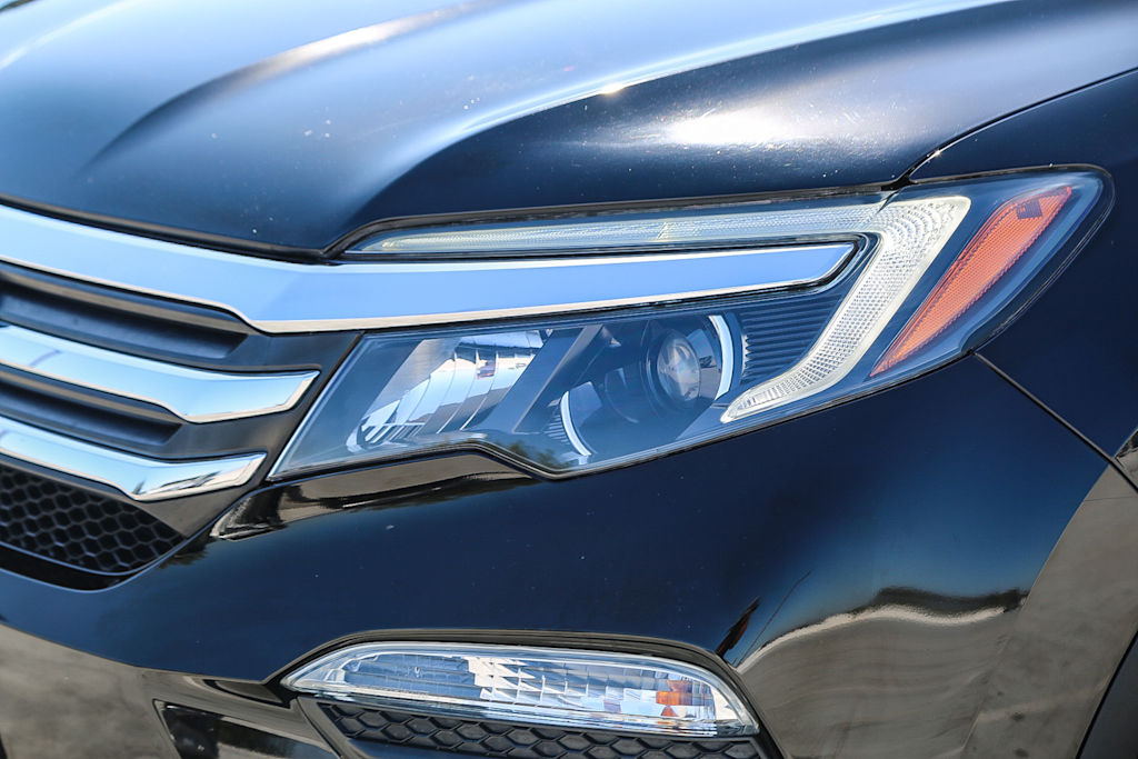 Thumbnail: 2017 Honda Pilot - 18