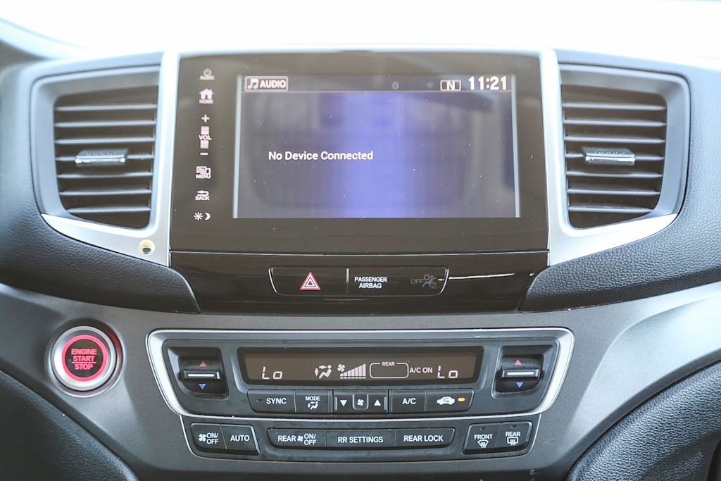 Thumbnail: 2017 Honda Pilot - 21