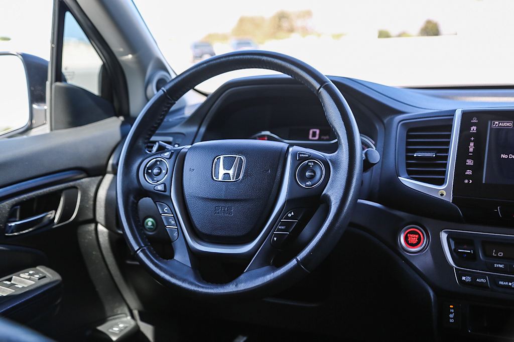 Thumbnail: 2017 Honda Pilot - 8