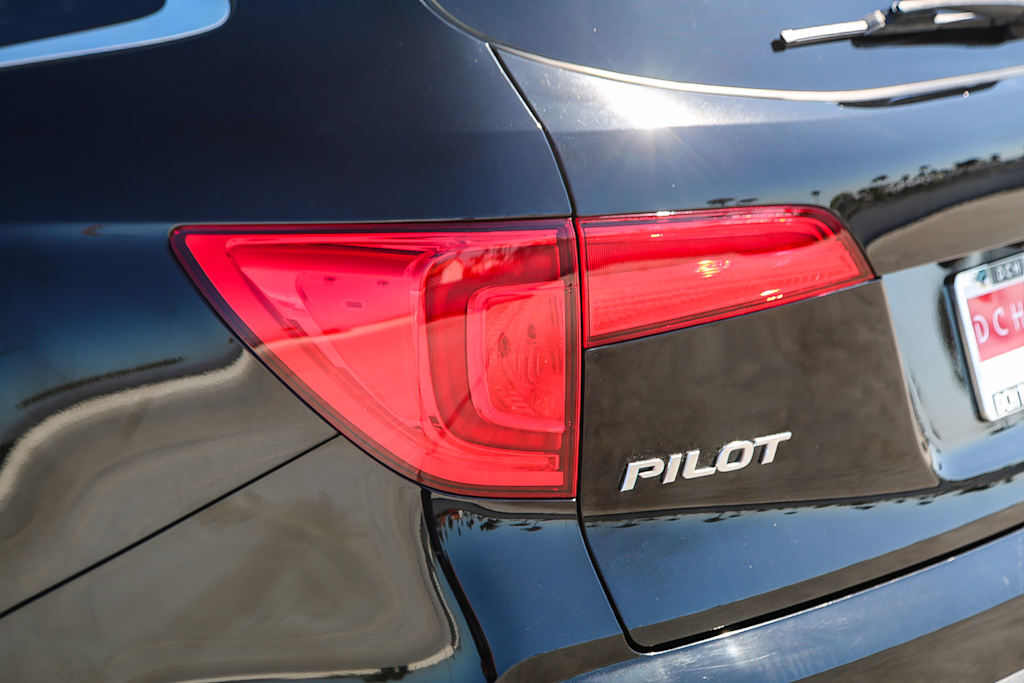Thumbnail: 2017 Honda Pilot - 19