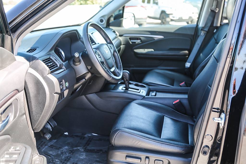Thumbnail: 2017 Honda Pilot - 10