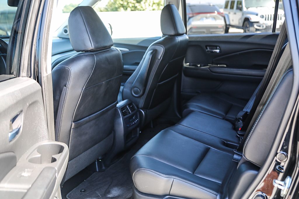 Thumbnail: 2017 Honda Pilot - 11