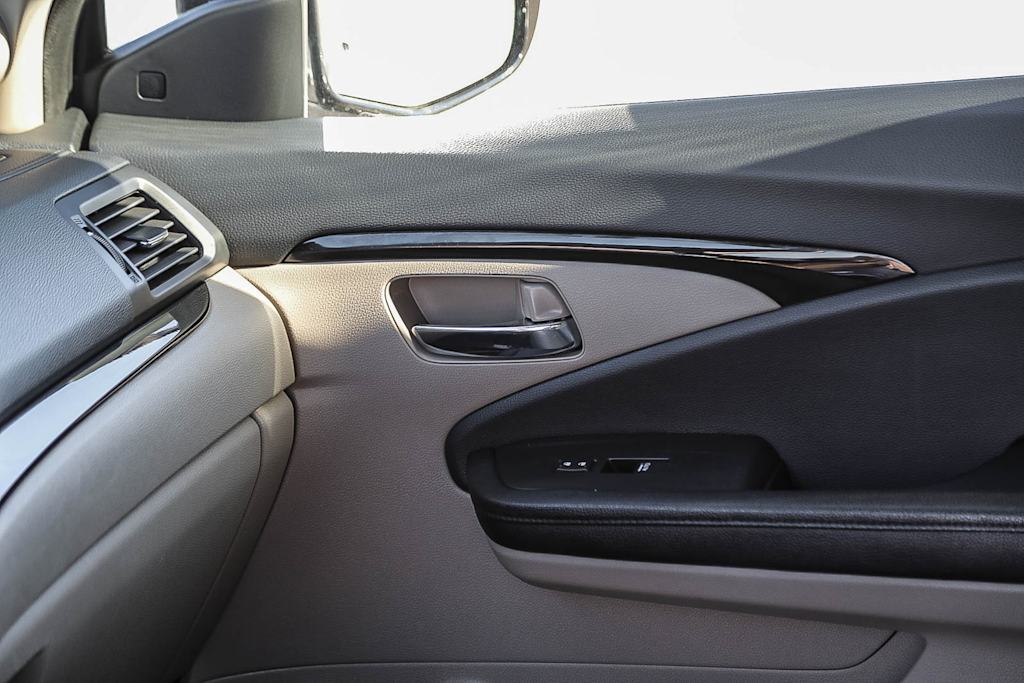 Thumbnail: 2016 Honda Pilot - 23