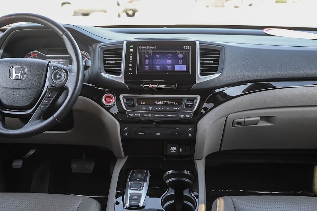 Thumbnail: 2016 Honda Pilot - 8
