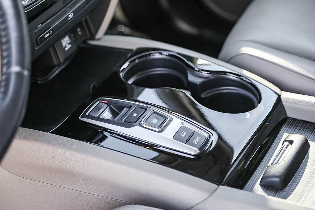 Thumbnail: 2016 Honda Pilot - 14