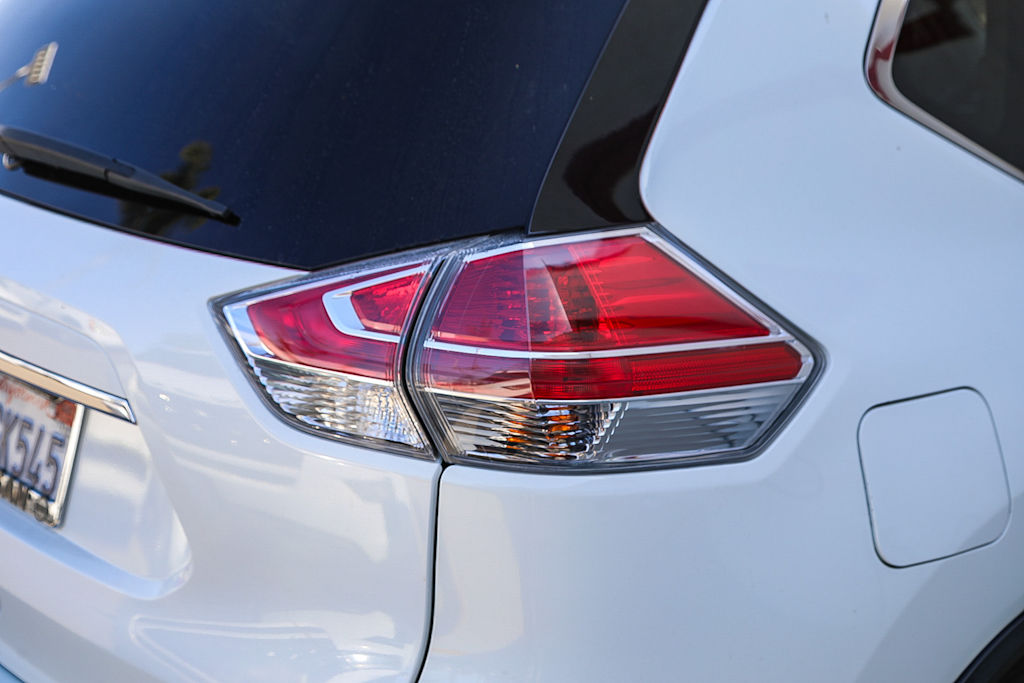 Thumbnail: 2016 Nissan Rogue - 12