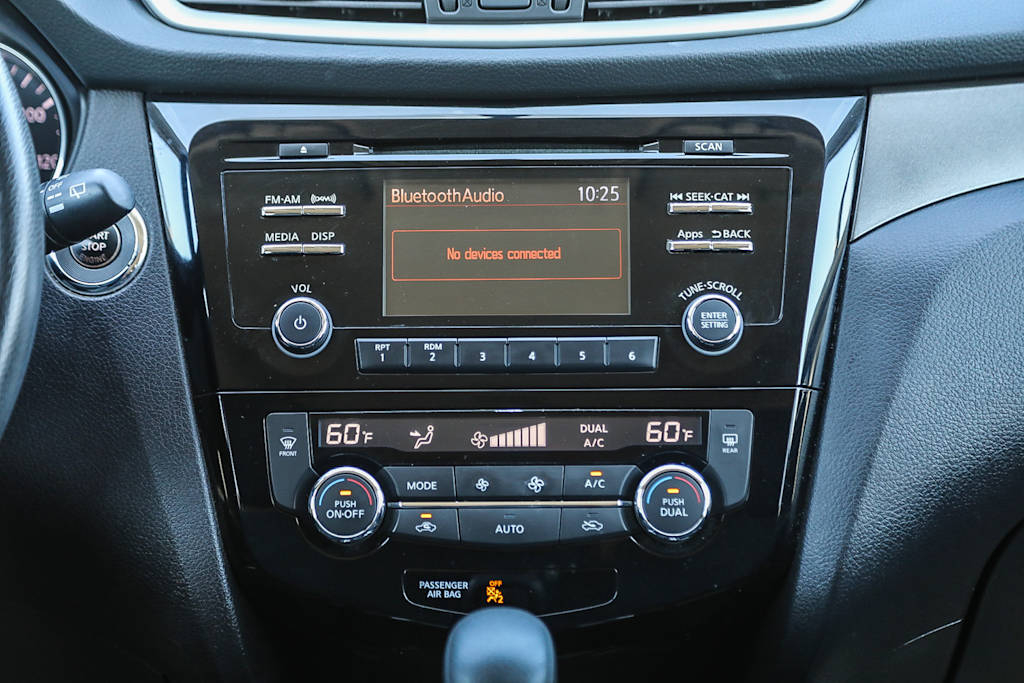 Thumbnail: 2016 Nissan Rogue - 14