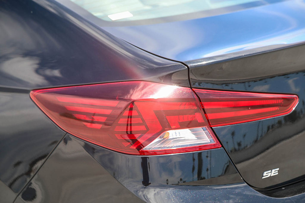 Thumbnail: 2020 Hyundai Elantra - 18