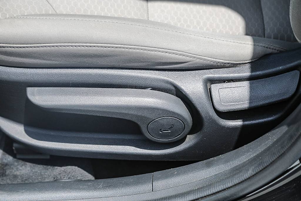 Thumbnail: 2020 Hyundai Elantra - 19