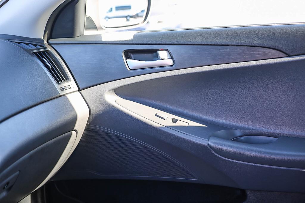 Thumbnail: 2012 Hyundai Sonata - 23