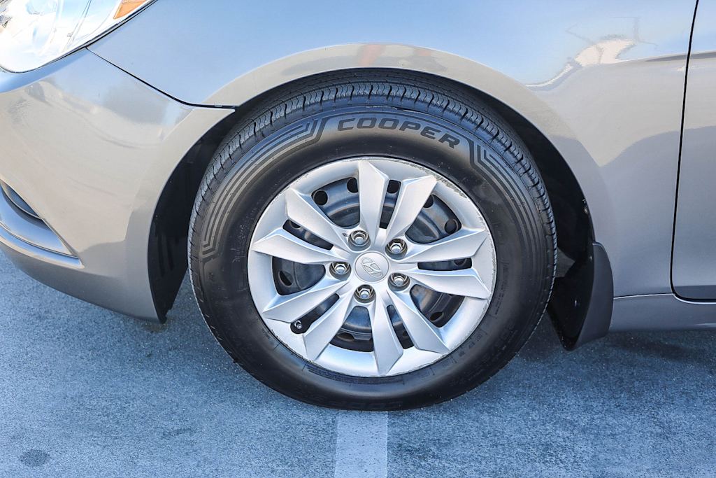 Thumbnail: 2012 Hyundai Sonata - 6