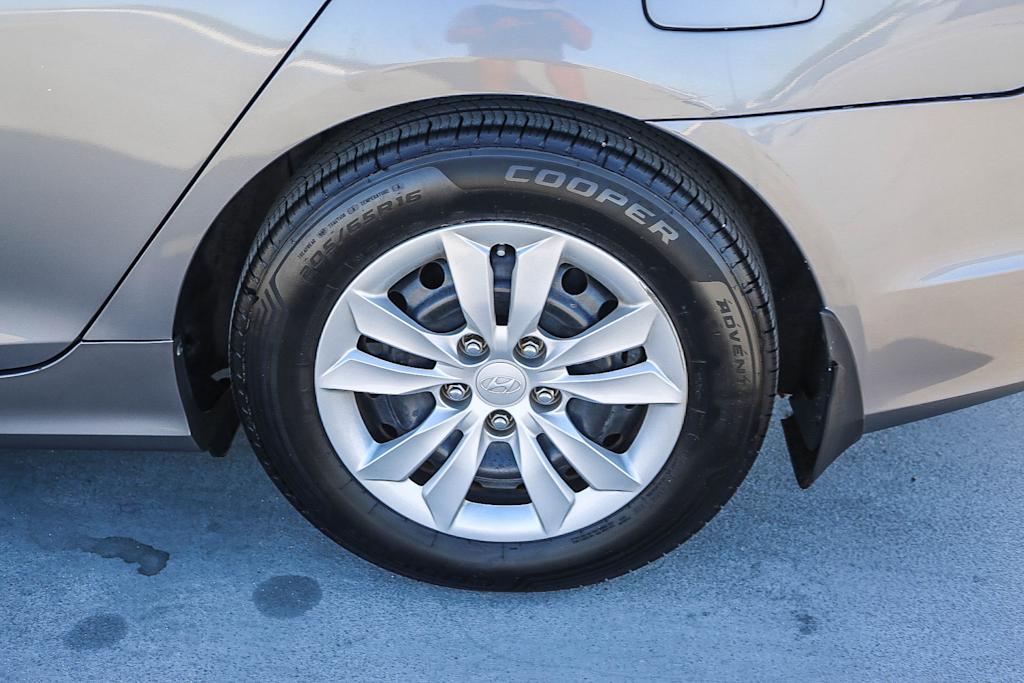 Thumbnail: 2012 Hyundai Sonata - 21