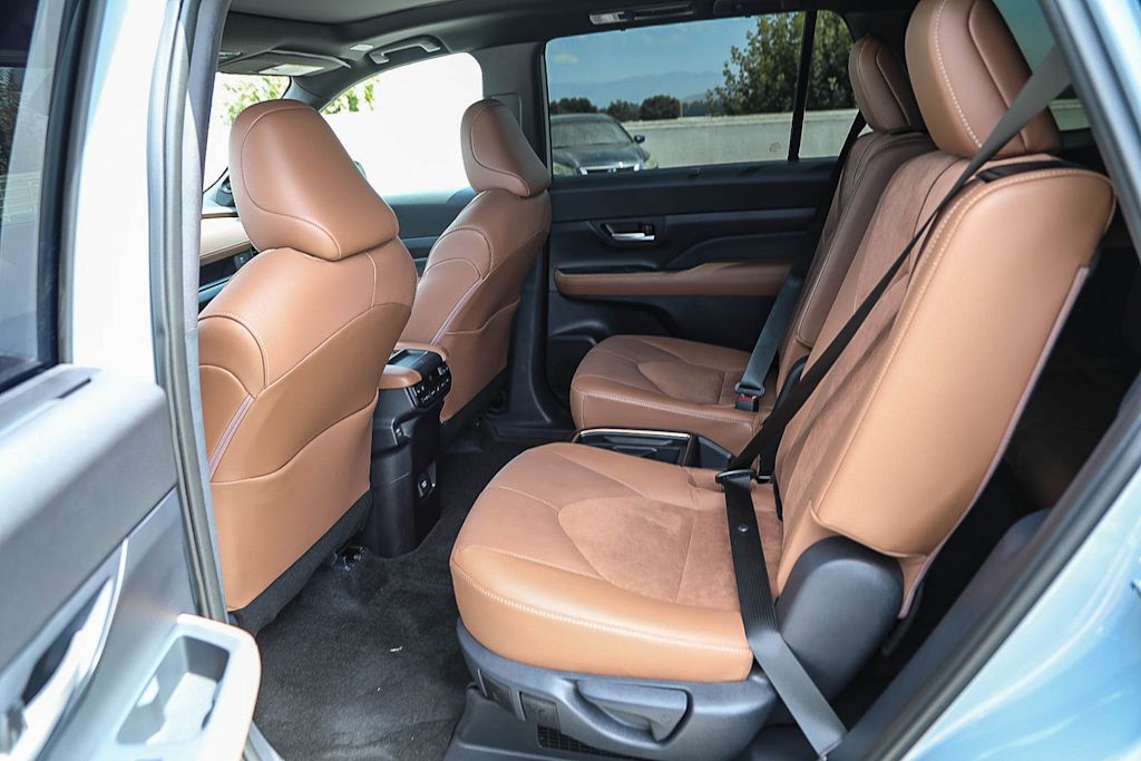 Thumbnail: 2026 Toyota Grand Highlander - 12