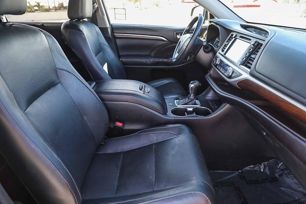 Thumbnail: 2016 Toyota Highlander - 10