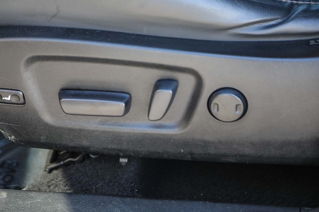 Thumbnail: 2016 Toyota Highlander - 23