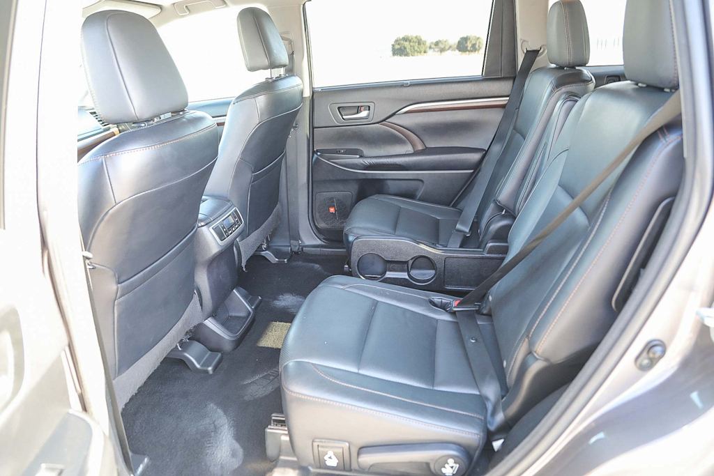 Thumbnail: 2016 Toyota Highlander - 12