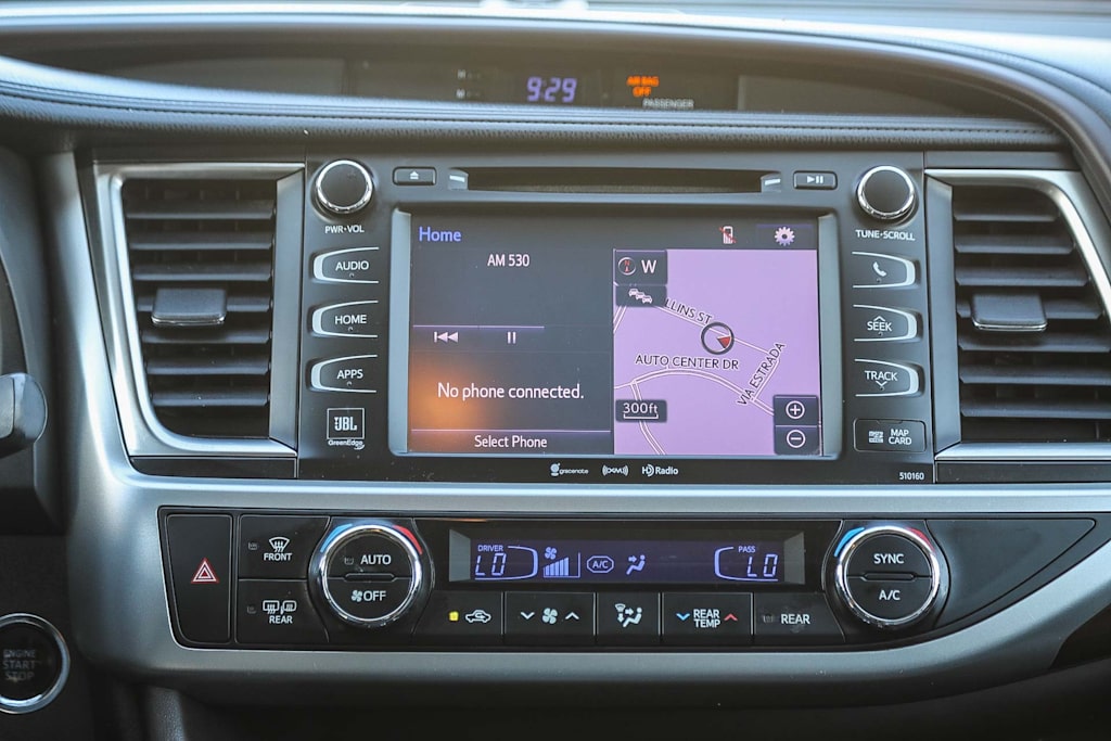 Thumbnail: 2016 Toyota Highlander - 21