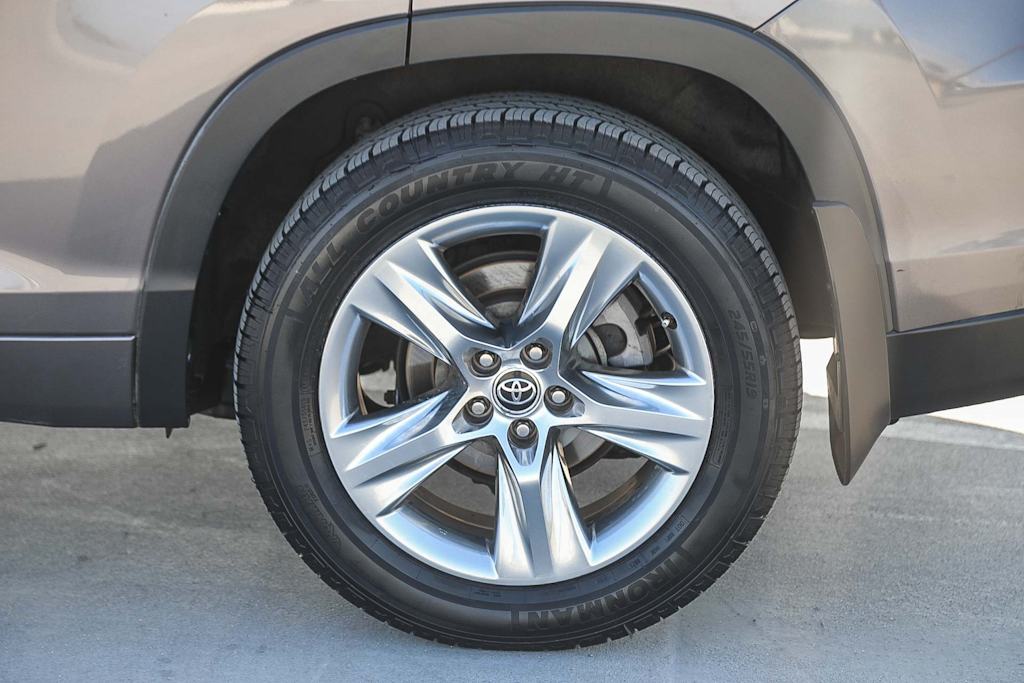 Thumbnail: 2016 Toyota Highlander - 20