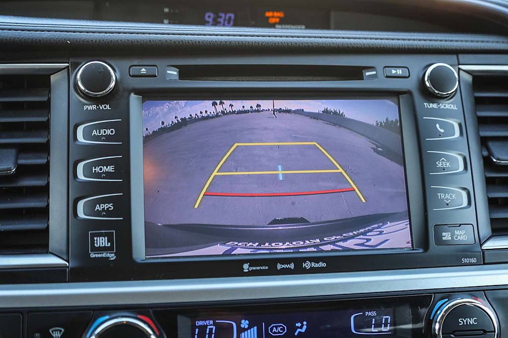 Thumbnail: 2016 Toyota Highlander - 25