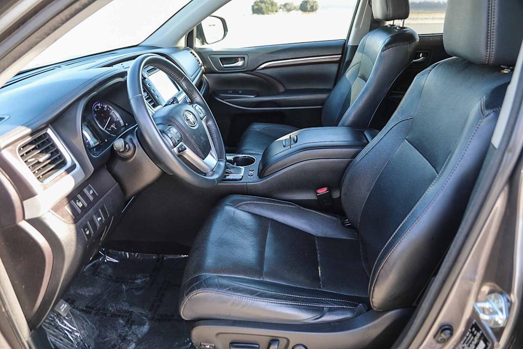 Thumbnail: 2016 Toyota Highlander - 11