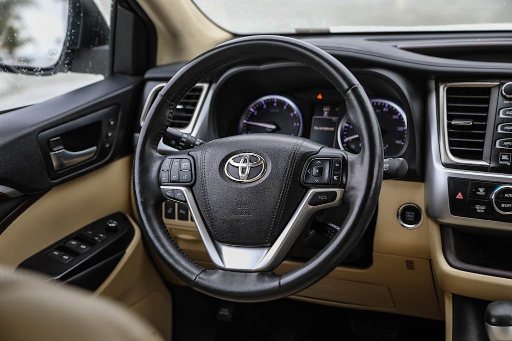 2016 Toyota Highlander Limited 8