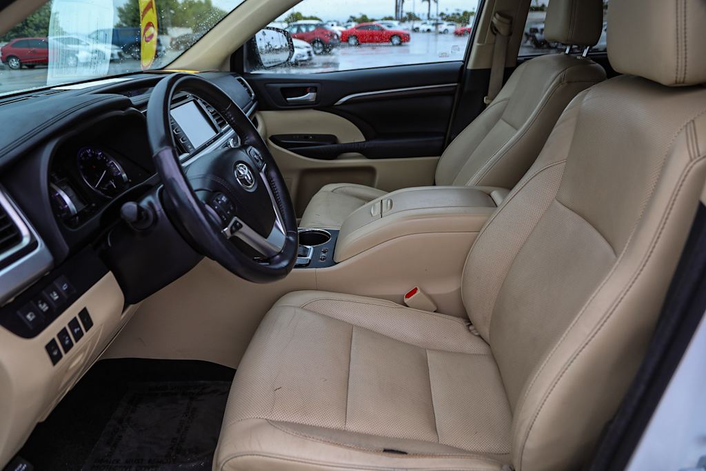 2016 Toyota Highlander Limited 10