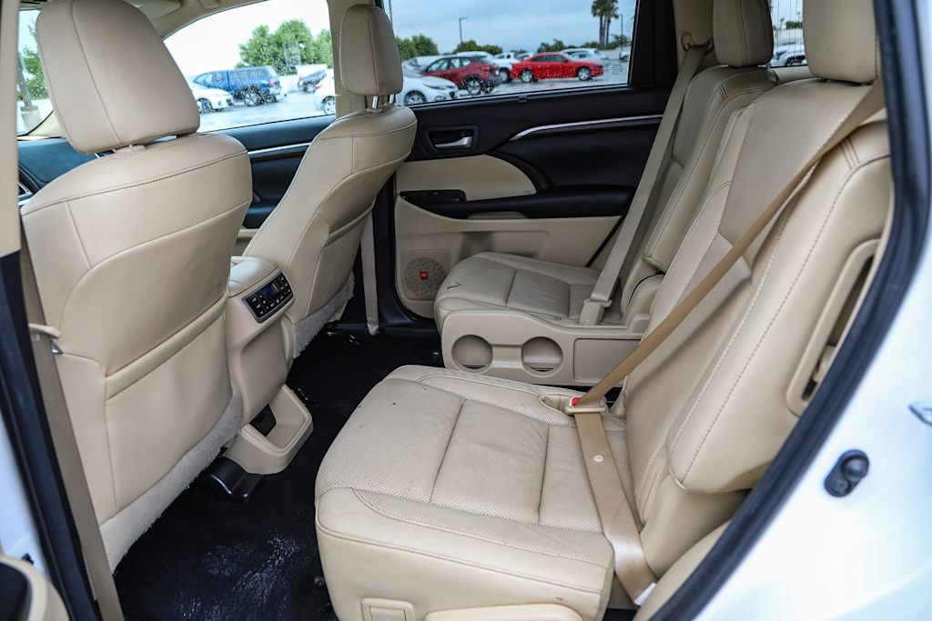 2016 Toyota Highlander Limited 11