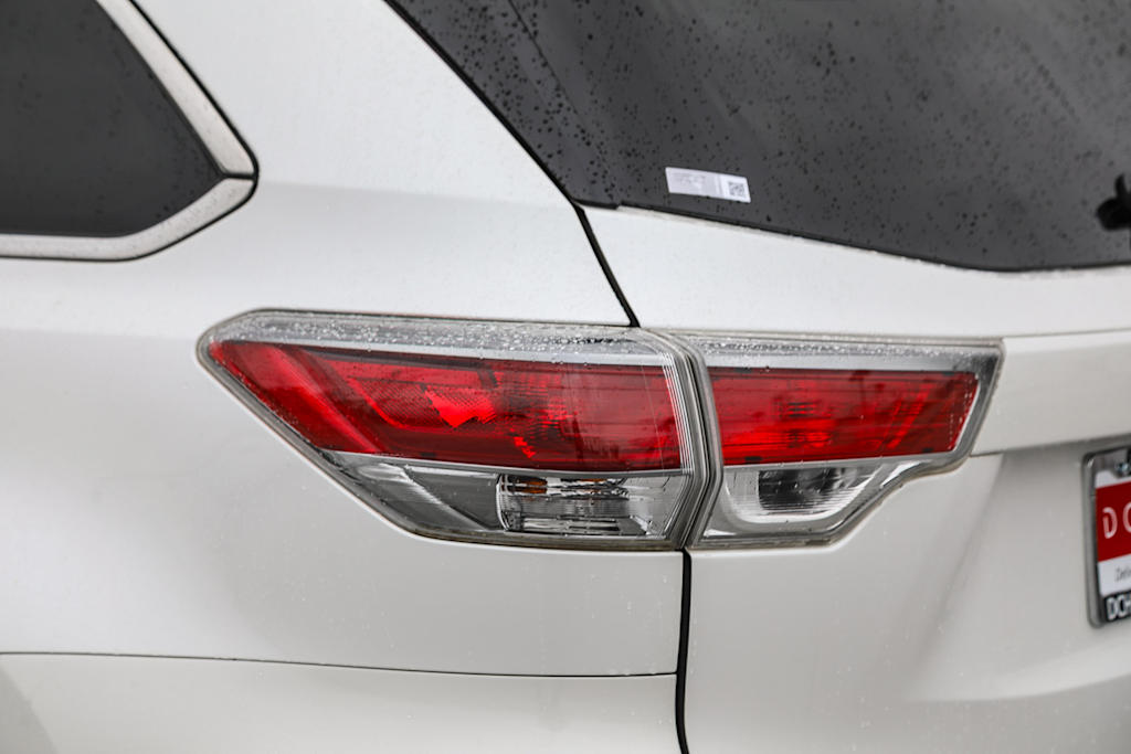 2016 Toyota Highlander Limited 19