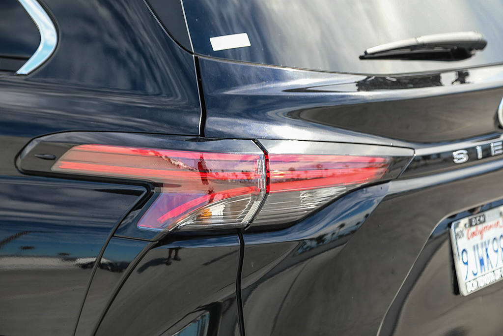 Thumbnail: 2024 Toyota Sienna - 20