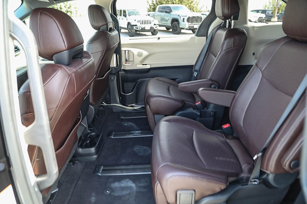 Thumbnail: 2024 Toyota Sienna - 11