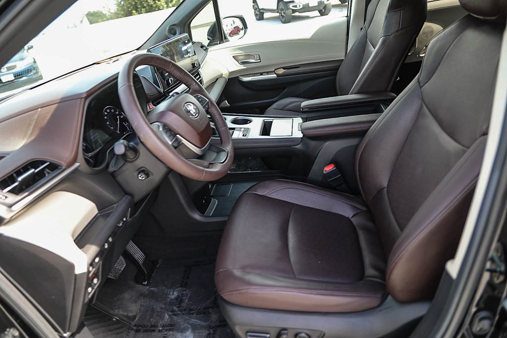 Thumbnail: 2024 Toyota Sienna - 10