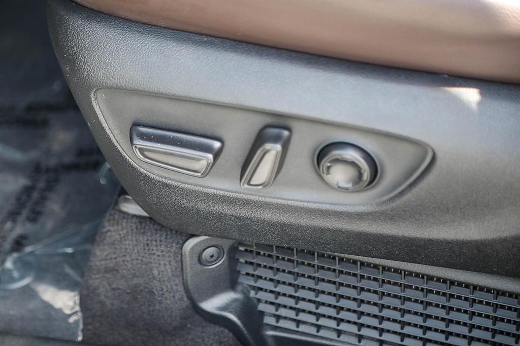 Thumbnail: 2024 Toyota Sienna - 23