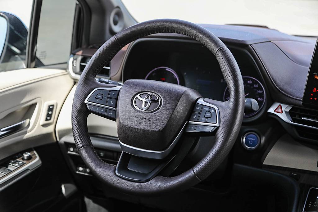 Thumbnail: 2024 Toyota Sienna - 12