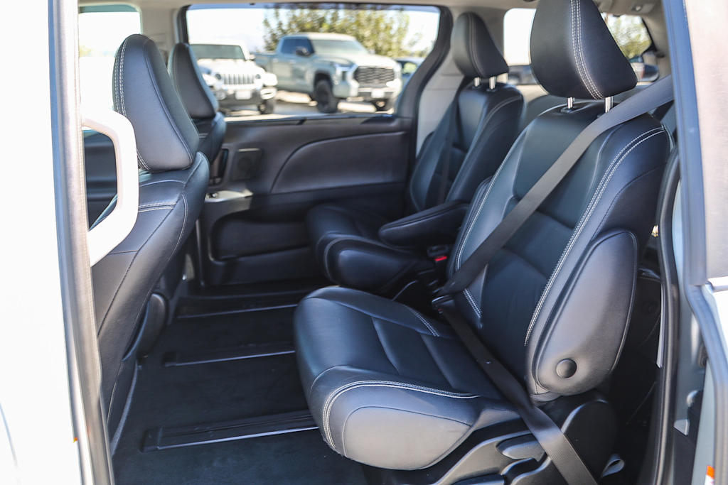 Thumbnail: 2019 Toyota Sienna - 11