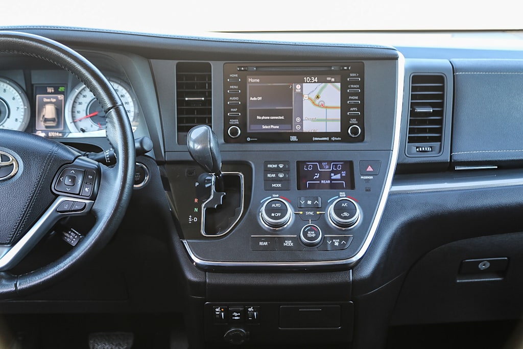 Thumbnail: 2019 Toyota Sienna - 12